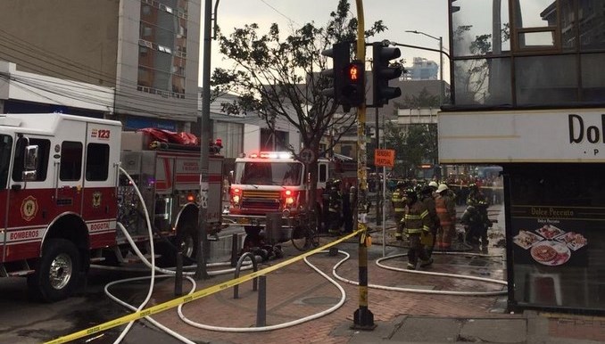 VIDEO: Tremendo susto generó un incendio en una pizzería en Chapinero
