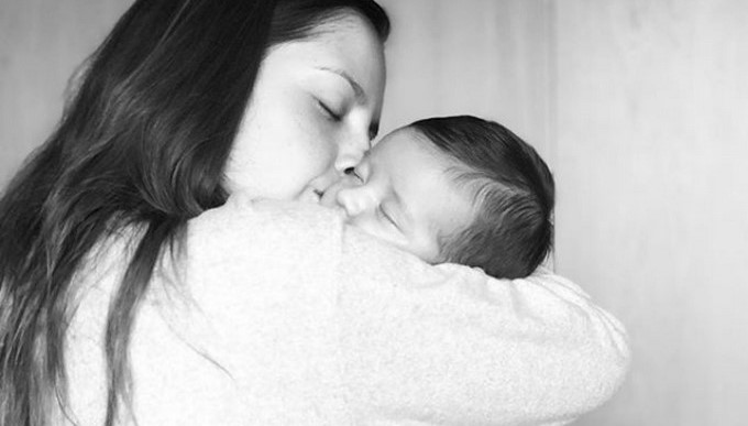 Laura Acuña y su hijo Nicolás/ Tomada de Instagram: @lauraacunaayala