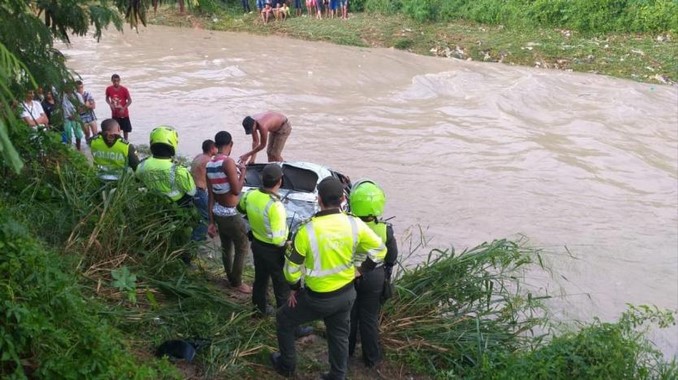 Siguen las labores para encontrar a madre e hija arrastradas por un arroyo en Soledad