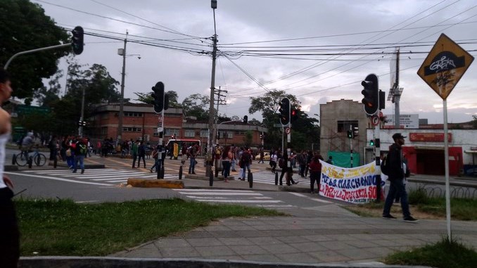 Movilidad complicada en la avenida 80 por manifestación de estudiantes
