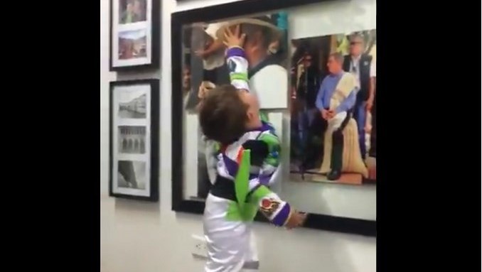 Niño compara a Álvaro Uribe con Woody