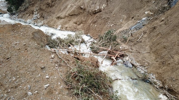 Por represamiento de río en San Carlos, Antioquia, tres municipios permanecen en alerta