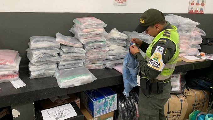 ropa, mercancía de contrabando