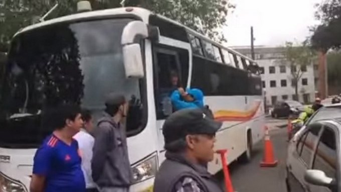 VIDEO: en medio de enfrentamientos con la Policía más de 300 venezolanos fueron cambiados de albergue