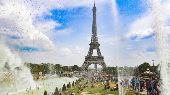 Se subasta un tramo de las escaleras originales de la torre Eiffel