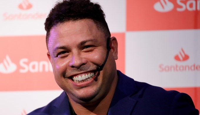 Con el himno de la Champions están "cagados", declaraciones de Ronaldo al posar con el trofeo 2 Ronaldo Nazario 1