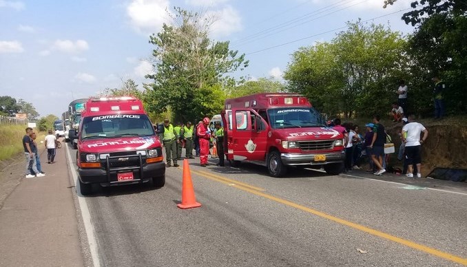 Una persona muerta y 13 heridos dejó un aparatoso accidente en la Ruta del Sol