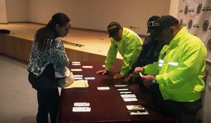 Devuelven a sus propietarios 16 celulares hurtados que iban a ser sacados del país