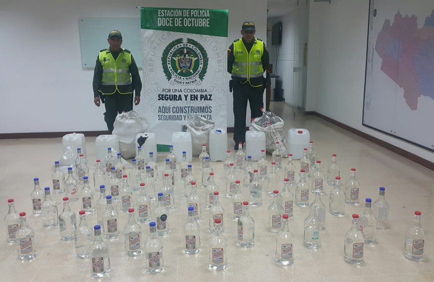 Incautan 150 garrafas de licor adulterado en Pedregal. FOTO