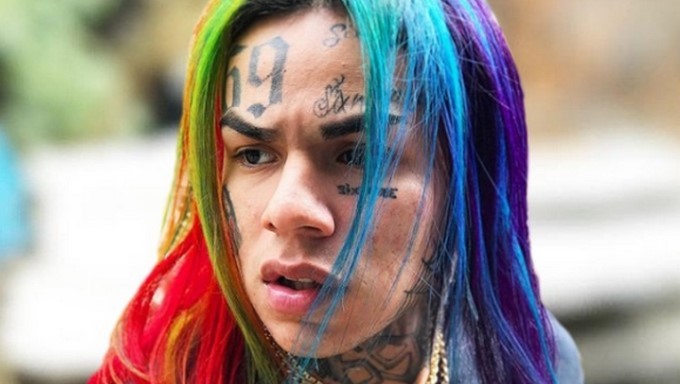 El rapero Daniel Hernández, mejor conocido como 6ix9ine de 22 años, enfrenta una pena máxima de cadena perpetua/ Tomada de Instagram: @6ix9ine