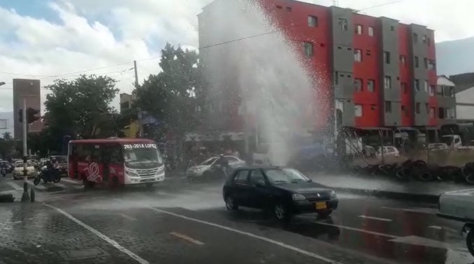 La inundación en Carabobo por cuenta de un tubo de agua que se reventó
