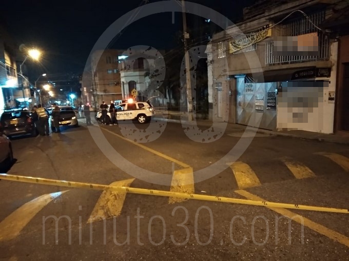FOTOS: Dos personas habrían resultado heridas tras tentativa de homicidio en La América 3 Dos personas habr%C3%ADan resultado heridas tras tentativa de homicidio en La Am%C3%A9rica