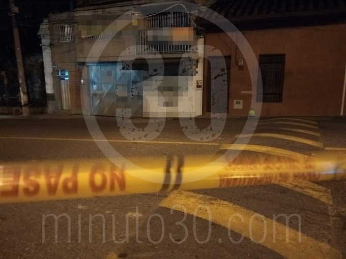 FOTOS: Dos personas habrían resultado heridas tras tentativa de homicidio en La América 5 Dos personas habr%C3%ADan resultado heridas tras tentativa de homicidio en La Am%C3%A9rica1
