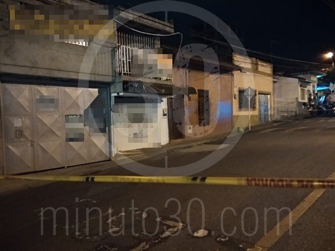 FOTOS: Dos personas habrían resultado heridas tras tentativa de homicidio en La América 4 Dos personas habr%C3%ADan resultado heridas tras tentativa de homicidio en La Am%C3%A9rica2