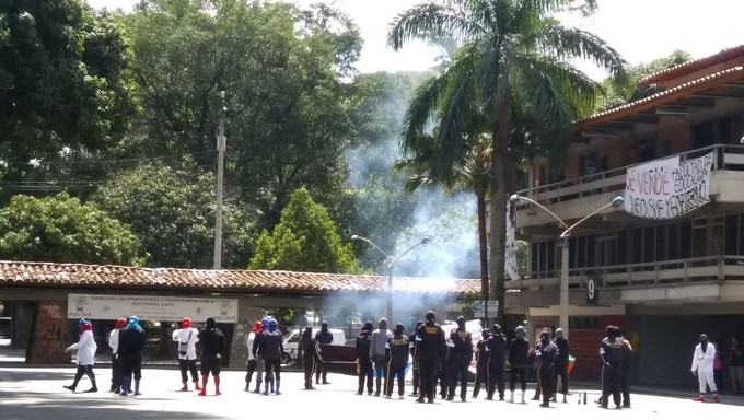 EN FOTOS Y VIDEO: Se presentan protestas en la Universidad de Antioquia
