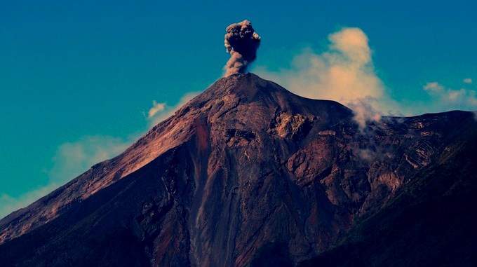 Volcán de Fuego de Guatemala registra hasta 10 explosiones por hora