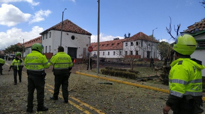 atentado escuela de cadetes bogota Copiar