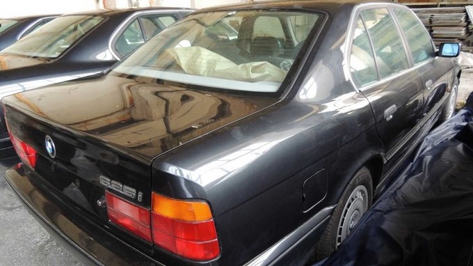 Una flota de BMW Serie 5 0 km, modelos 1994, fueron encontrados en Bulgaria. (Fotos: Facebook, vía Autoclub)