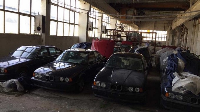 Una flota de BMW Serie 5 0 km, modelos 1994, fueron encontrados en Bulgaria. (Fotos: Facebook, vía Autoclub)