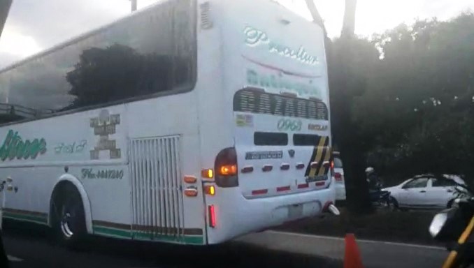 Reportan trancón por bus varado en la autopista Sur