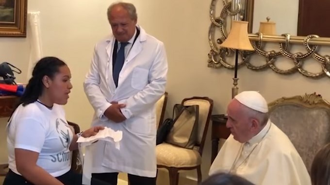 VIDEO: El canto de una joven hondureña que conmovió al papa Francisco