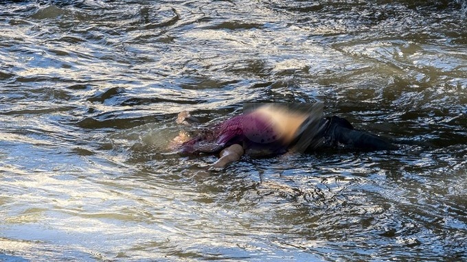 EN FOTOS Y VIDEO: Recuperaron el cuerpo que flotaba en el río Medellín 3 cuerpo rio medellin 03 01 2019 2
