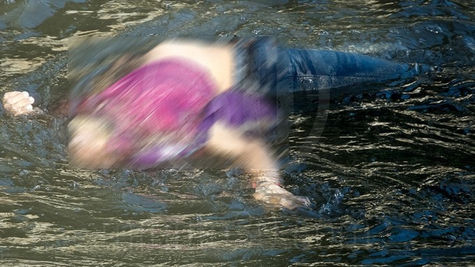 EN FOTOS Y VIDEO: Recuperaron el cuerpo que flotaba en el río Medellín 4 cuerpo rio medellin 03 01 2019 3