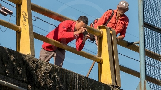 EN FOTOS Y VIDEO: Recuperaron el cuerpo que flotaba en el río Medellín 6 cuerpo rio medellin 03 01 2019 5
