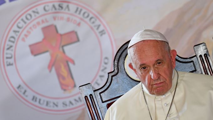 El papa recuerda a los policías muertos “por el odio del terrorismo” en Colombia