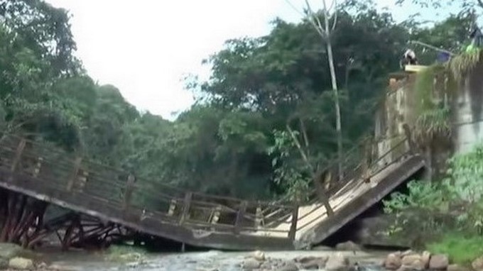 VIDEO: Colapso de puente vehicular dejó incomunicados a excombatientes de las Farc en el Caquetá