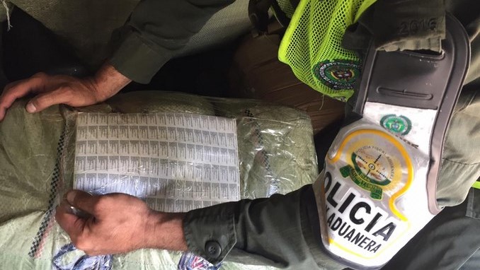 Decomisaron cargamento de confecciones y juguetes de contrabando en vía del Valle del Cauca