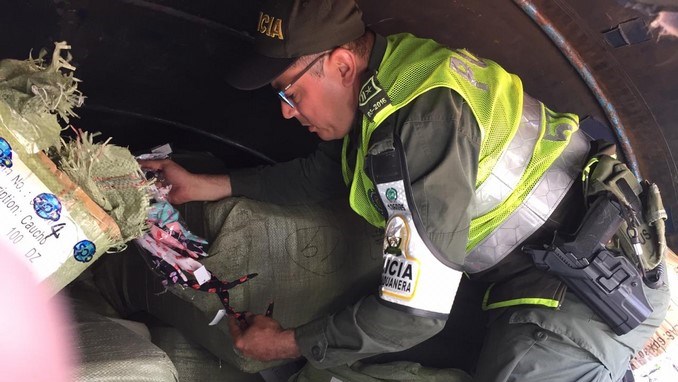 Decomisaron cargamento de confecciones y juguetes de contrabando en vía del Valle del Cauca