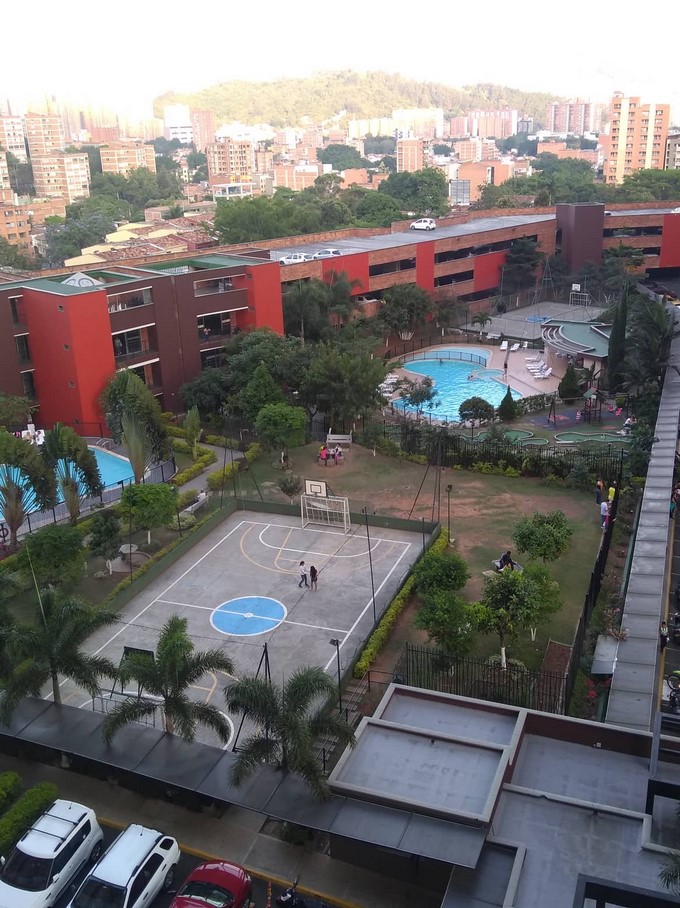 EN VIDEOS Y FOTOS: Tremendo operativo policial en una de las unidades del barrio Calasanz 4 Tremendo operativo policial en una de las unidades del barrio Calasanz 1