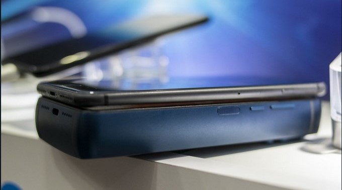 VIDEO: La batería de este celular dura siete días