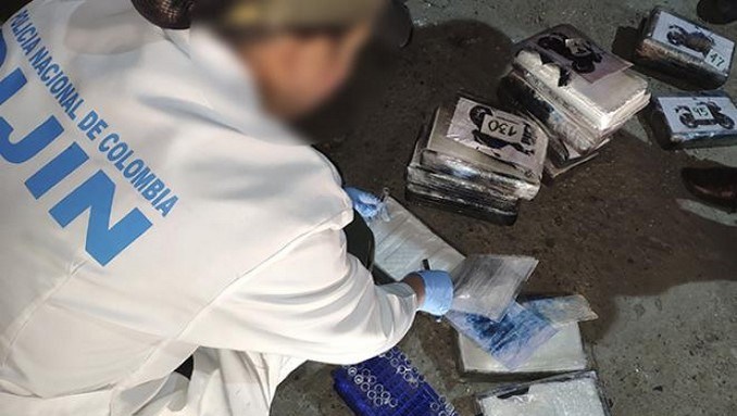 160 kilos de cocaína encontraron las autoridades en la bodega de un bus en Bogotá