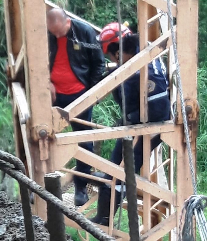 Encadenado, hombre protestó en construcción de La Estrella
