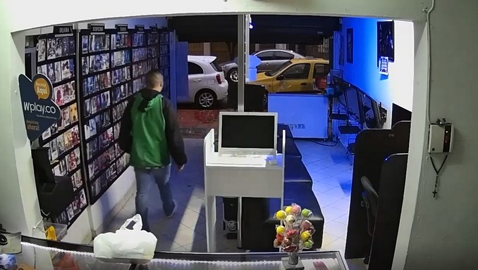 Denuncian que hombre robó en un local comercial en Envigado