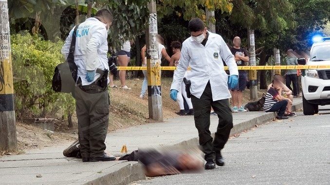 Cinco vainillas percutidas y una lata de cerveza, los elementos hallados al lado del hombre asesinado en Santa Lucía