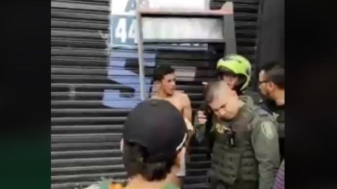 EN VIDEO: Empelota dejaron a un presunto ladrón en El Poblado 1 image1