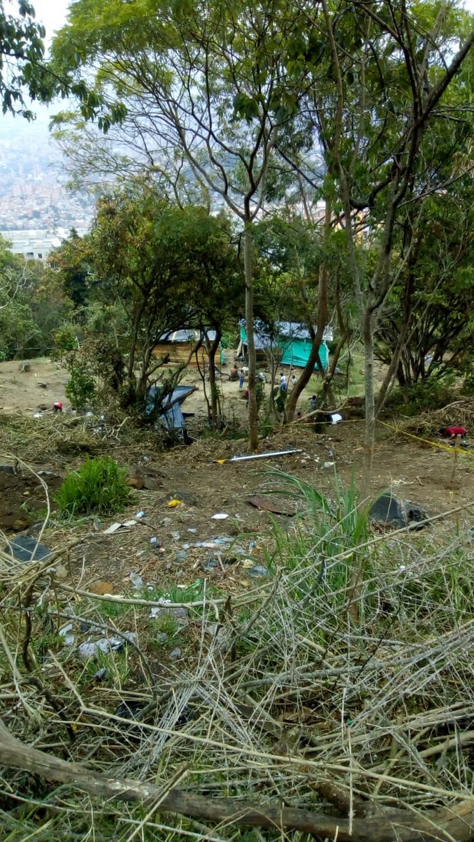 Denuncian que inescrupulosos están ocasionando daños en zona verde de unidad residencial en Medellín