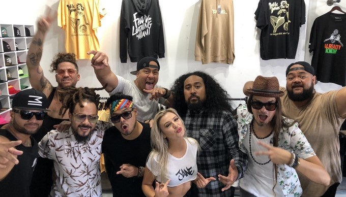 Locos por Juana son del "combo" que cantan "sin groserías" a la mujer/ EFE