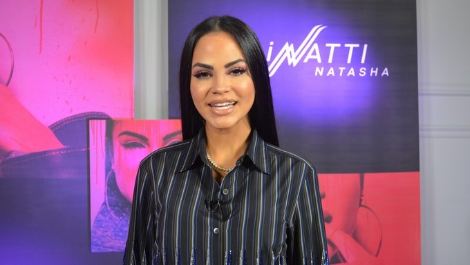 La cantautora dominicana Natti Natasha posa para Efe este jueves durante el lanzamiento de su primer disco "IlumiNATTI" en Miami, Florida (EE.UU.). EFE