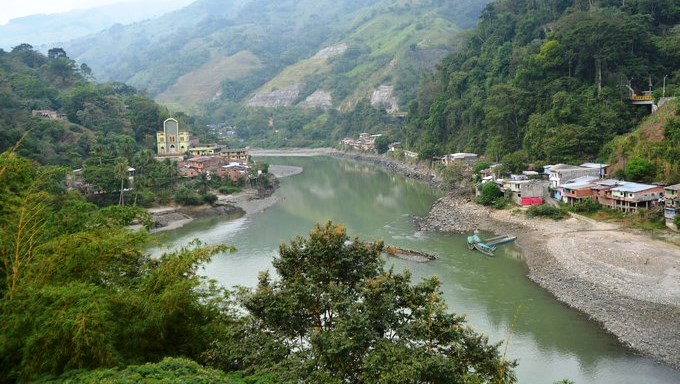 El caudaloso Cauca, el segundo río más importante de Colombia, se muere de sed