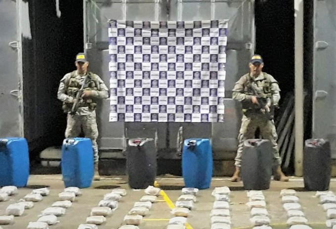 Incautaron 247 kilogramos de clorhidrato de cocaína y marihuana ocultos en una embarcación 3 Alcaloide incautado 1