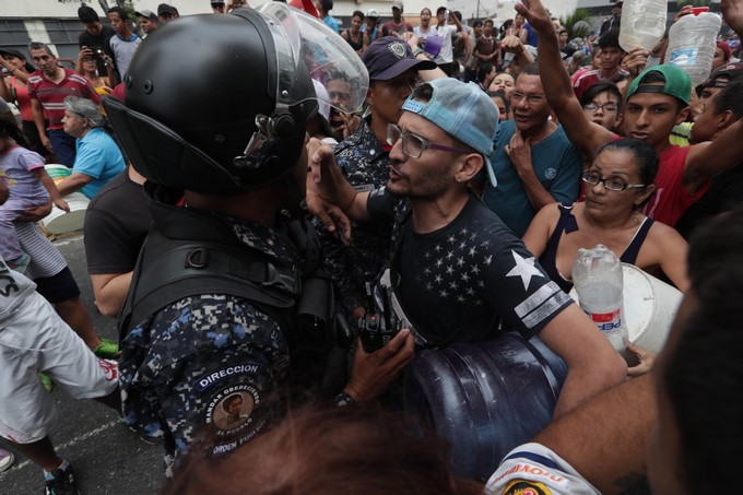 FOTOS Y VIDEOS: Protestas en diferentes puntos de Venezuela por los apagones 3 Protestas en diferentes puntos de Venezuela por los apagones 1