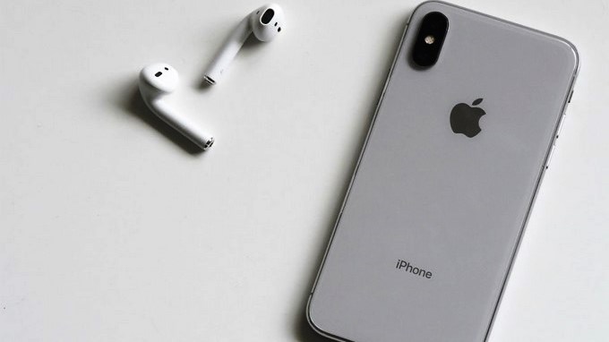 Los AirPods ahora vendrán con un cargador inalámbrico y control de voz
