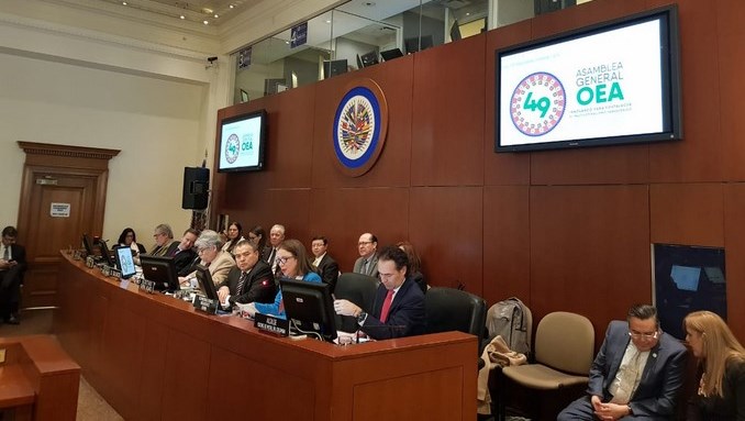 El alcalde Federico Gutiérrez presentó ante la OEA a Medellín como sede oficial de la Asamblea General #49