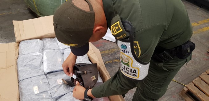FOTOS: Más de mil bolsos de contrabando fueron decomisados en vía del Valle del Cauca 4 Más de mil bolsos de contrabando fueron decomisados en vía del Valle del Cauca