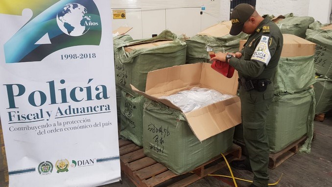 Más de mil bolsos de contrabando fueron decomisados en vía del Valle del Cauca