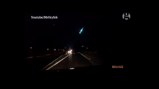 VIDEO: Captan una gran bola de fuego durante el cielo nocturno 1 captura bola fuego